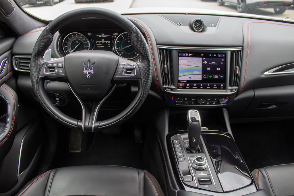 Used 2024 Maserati Levante GT Ultima image 13