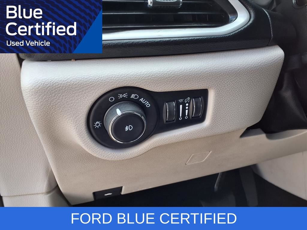 Used 2024 Chrysler Pacifica Touring-L FWD image 24