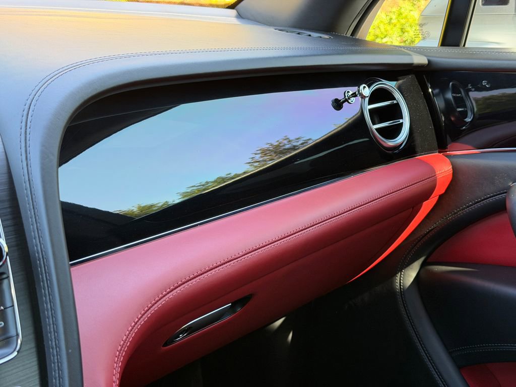 Used 2019 Bentley Bentayga AWD/4WD image 28