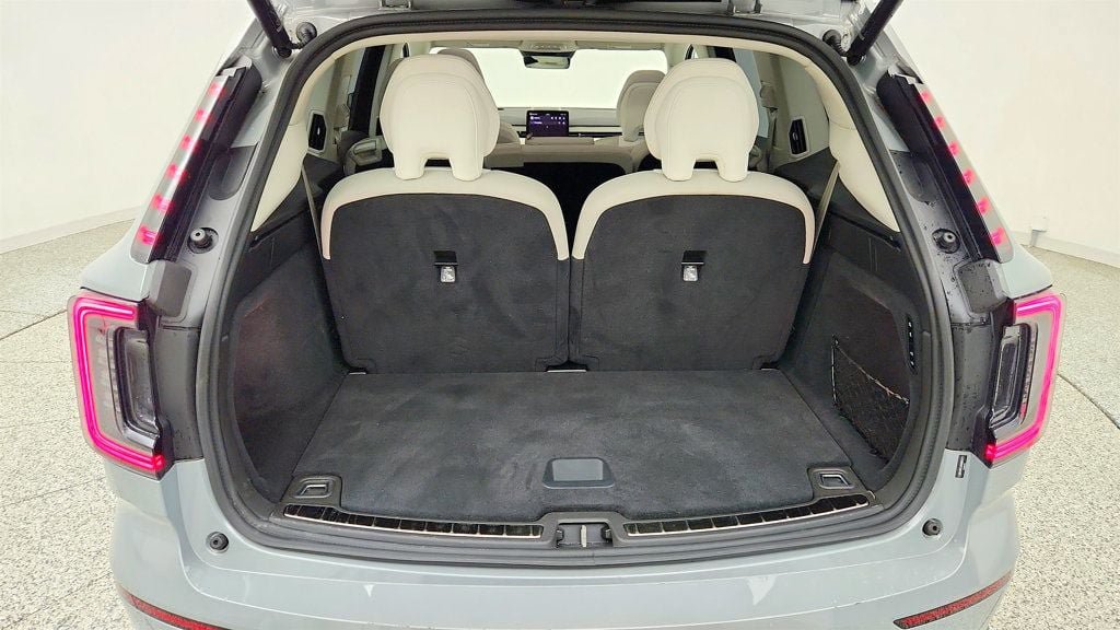 Used 2025 Volvo EX90 Ultra AWD/4WD image 21