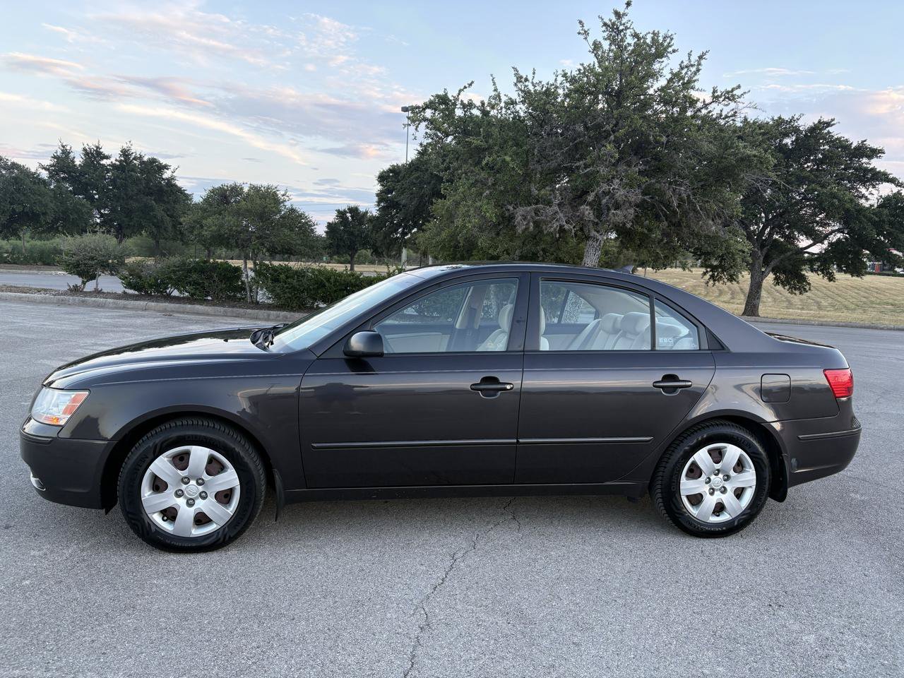 Used 2010 Hyundai Sonata GLS FWD image 4