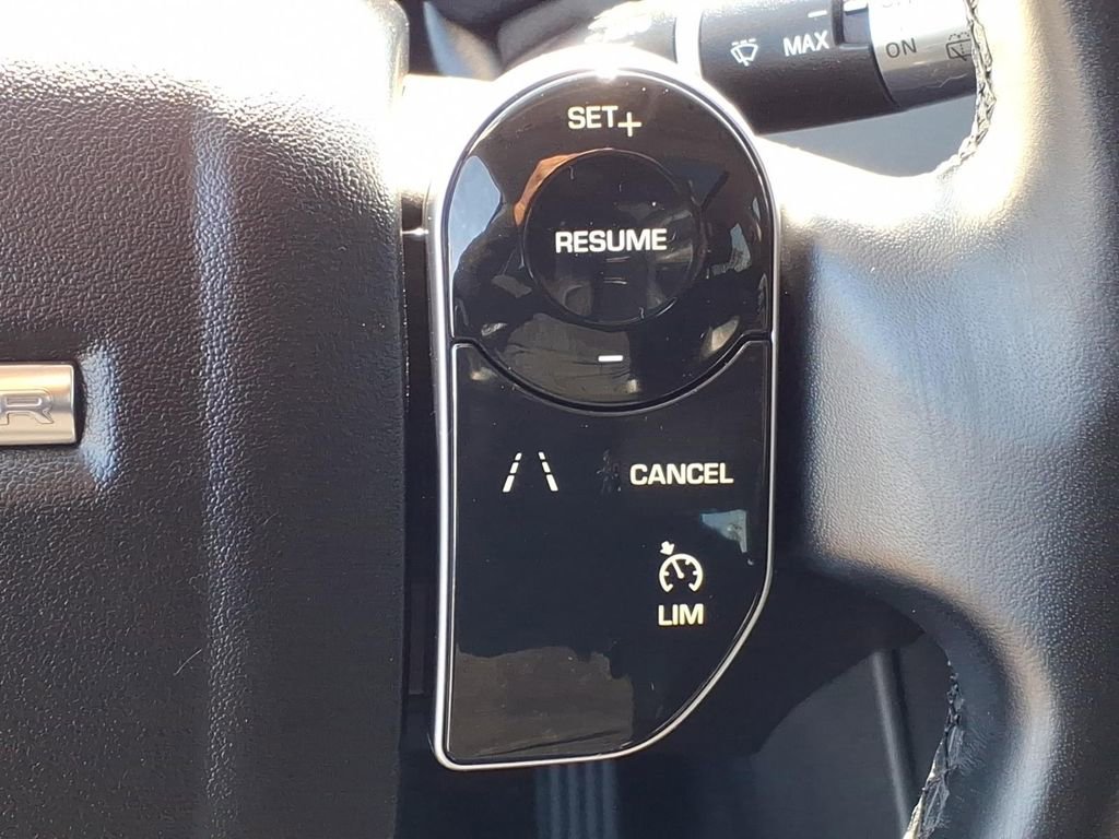 Used 2020 Land Rover Range Rover Evoque SE image 10