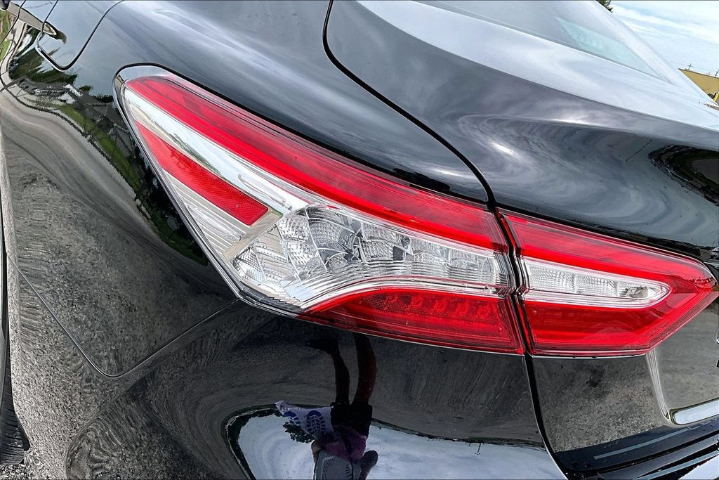 Used 2020 Toyota Camry XLE w/ Sunroof Package FWD image 28