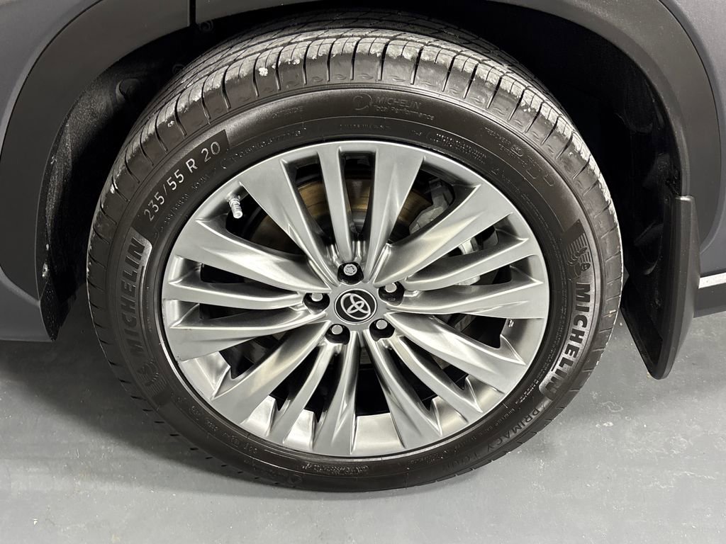 Used 2023 Toyota Highlander Platinum image 35