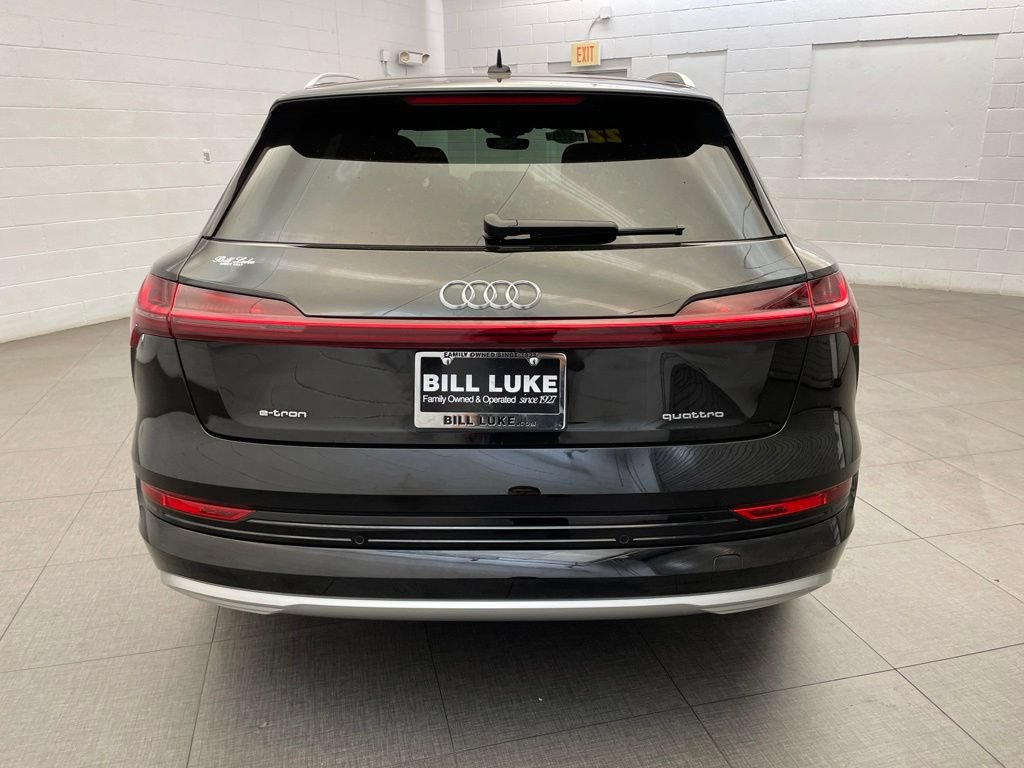 Used 2022 Audi e-tron Premium AWD/4WD image 6