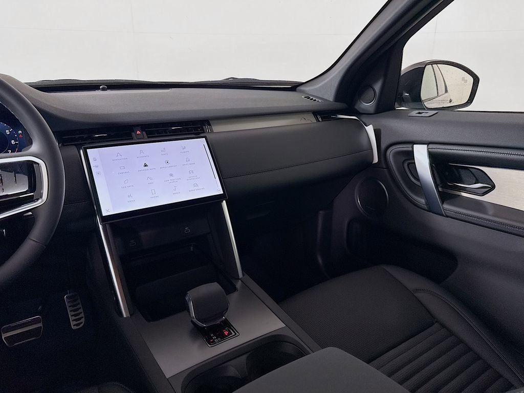 New 2026 Land Rover Discovery Sport Landmark image 25