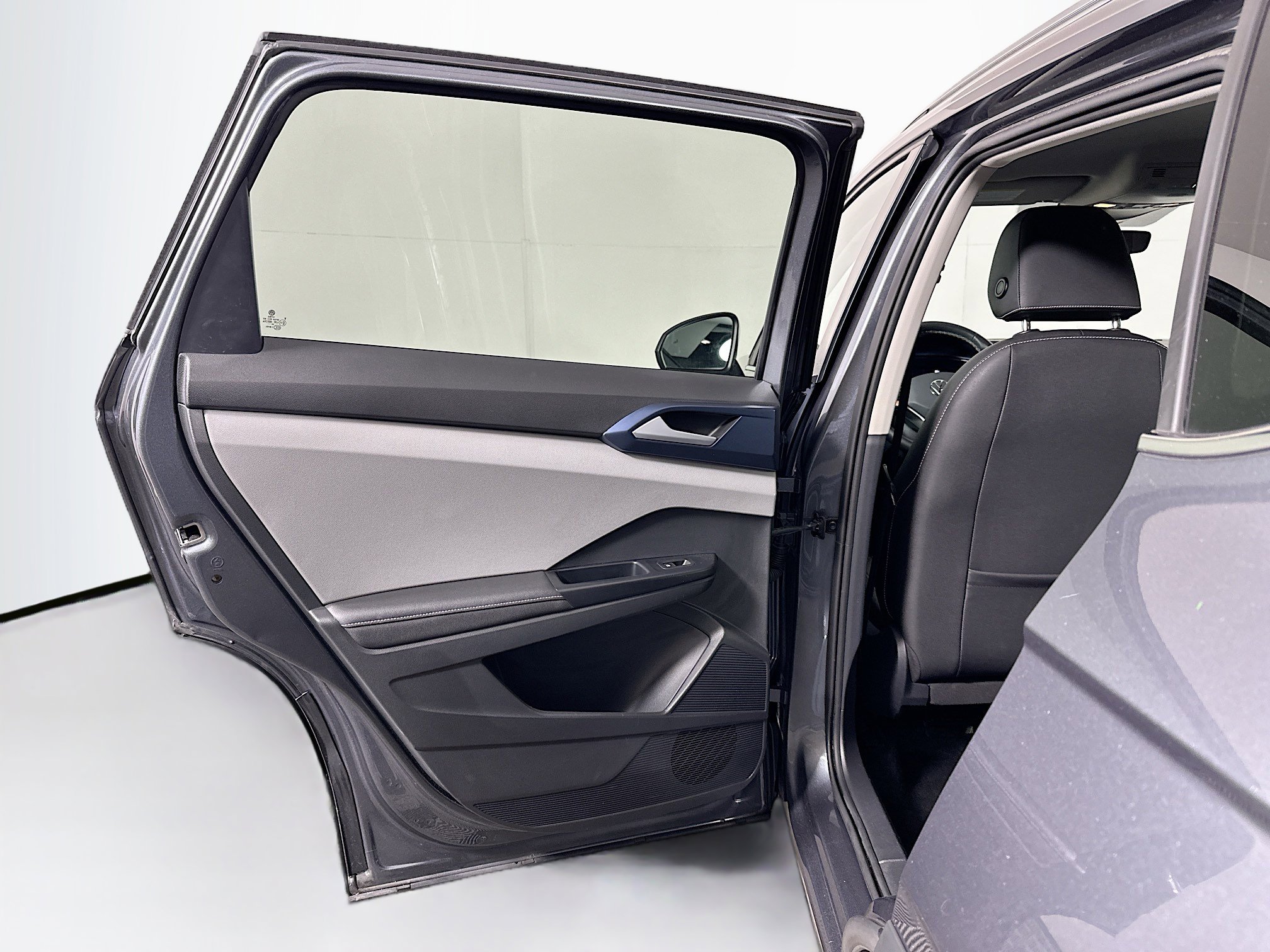 Used 2024 Volkswagen Taos SE image 25