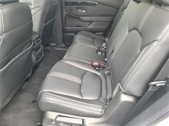 New 2025 Honda Pilot Touring image 6