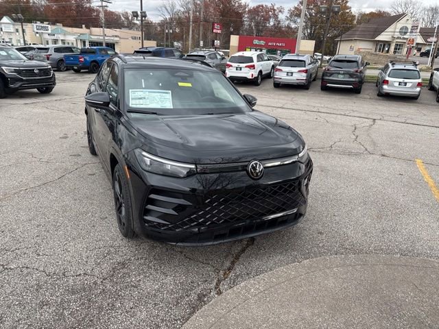 New 2026 Volkswagen Tiguan SE R-Line image 7