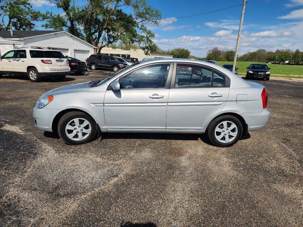 Used 2011 Hyundai Accent GLS FWD image 9