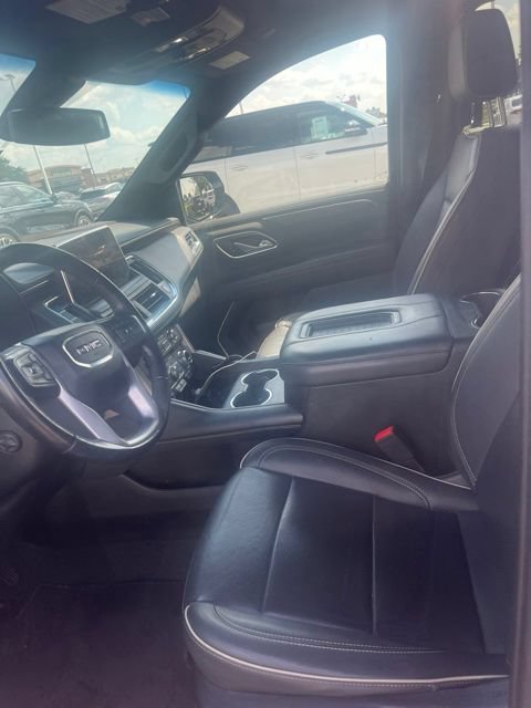 Used 2022 GMC Yukon XL SLT w/ SLT Premium Package AWD/4WD image 3