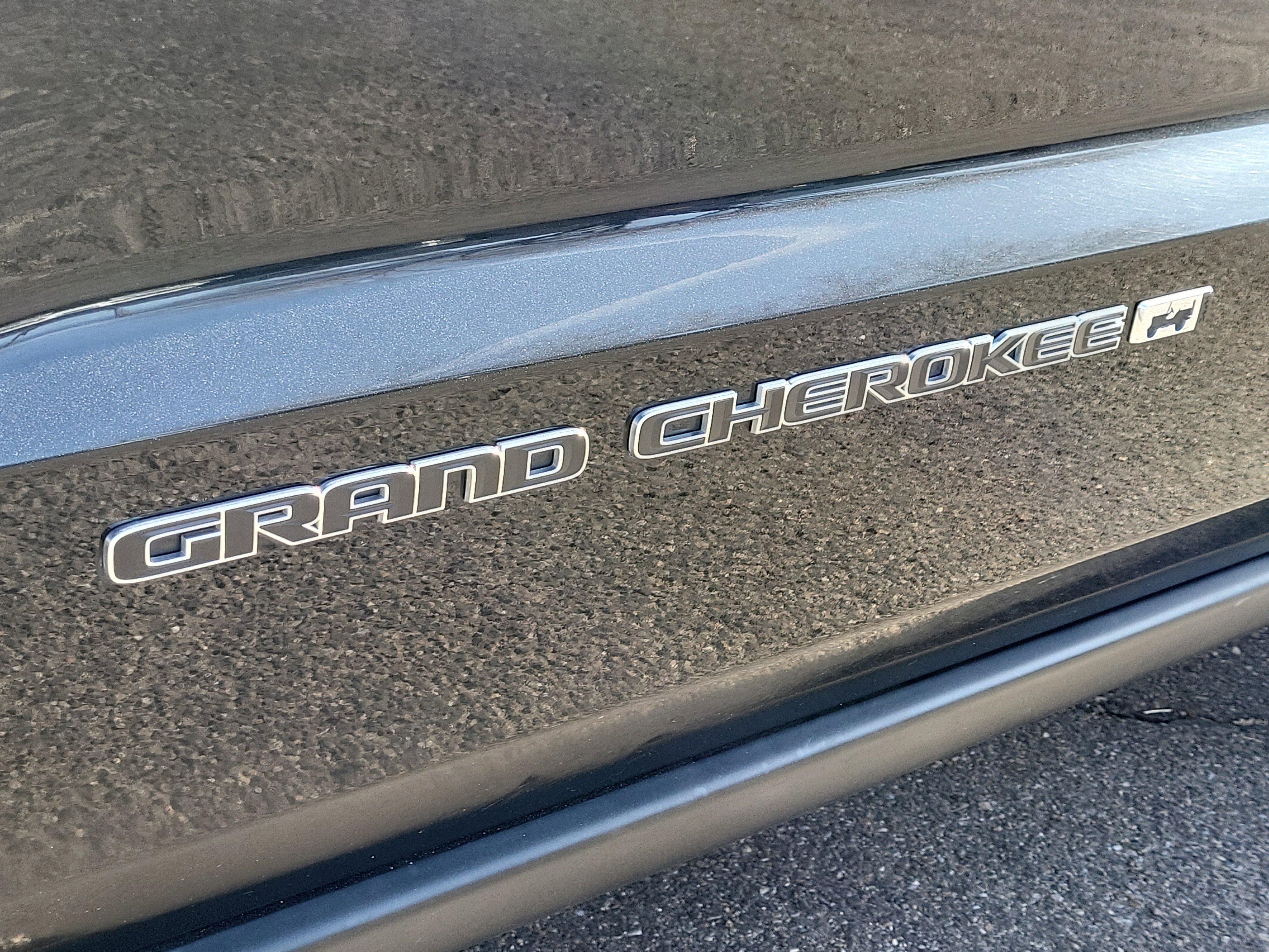 Used 2022 Jeep Grand Cherokee Laredo E w/ Security & Convenience Group image 25