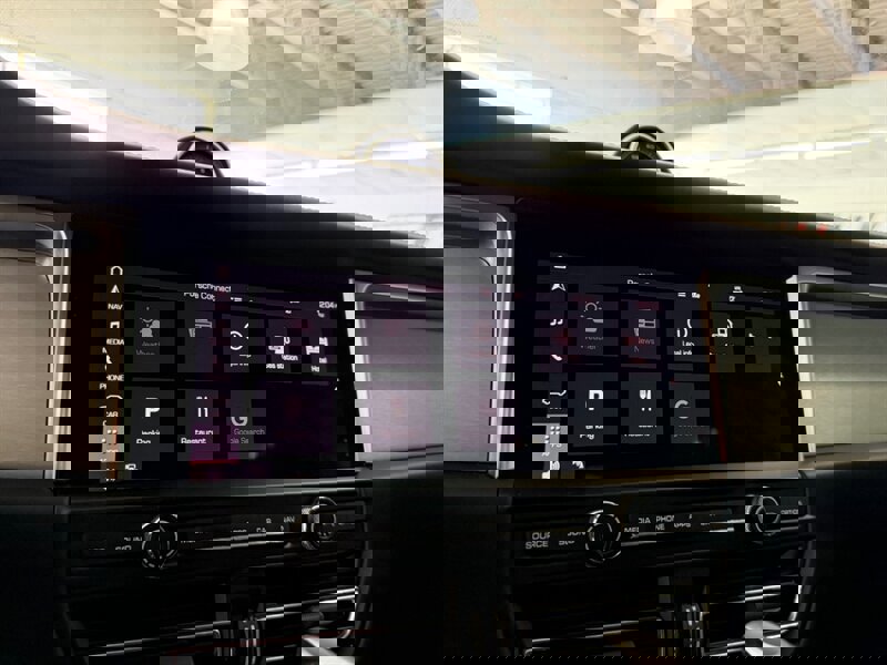 Used 2020 Porsche Macan Turbo image 49