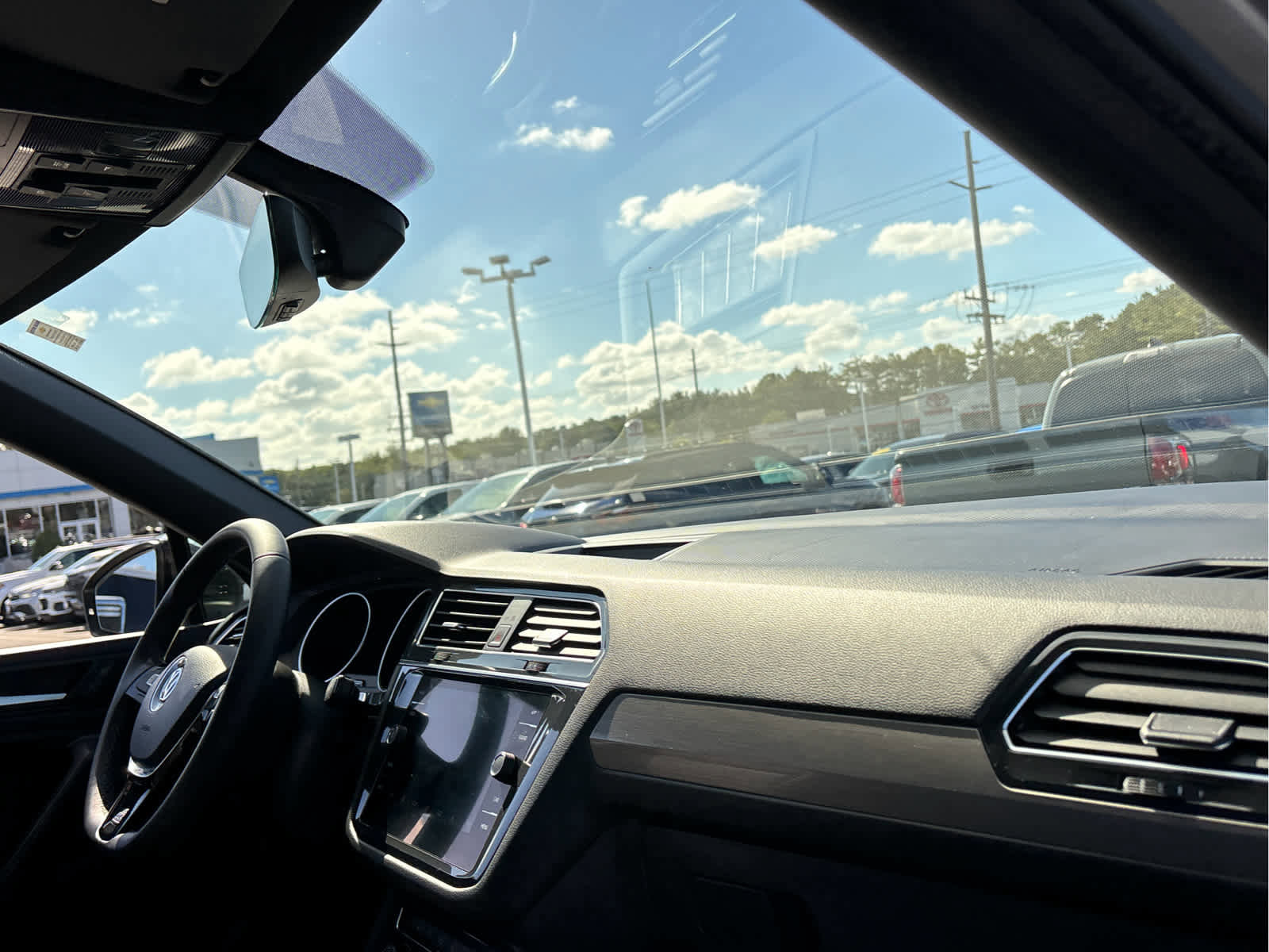 Used 2021 Volkswagen Tiguan SE R-Line image 25