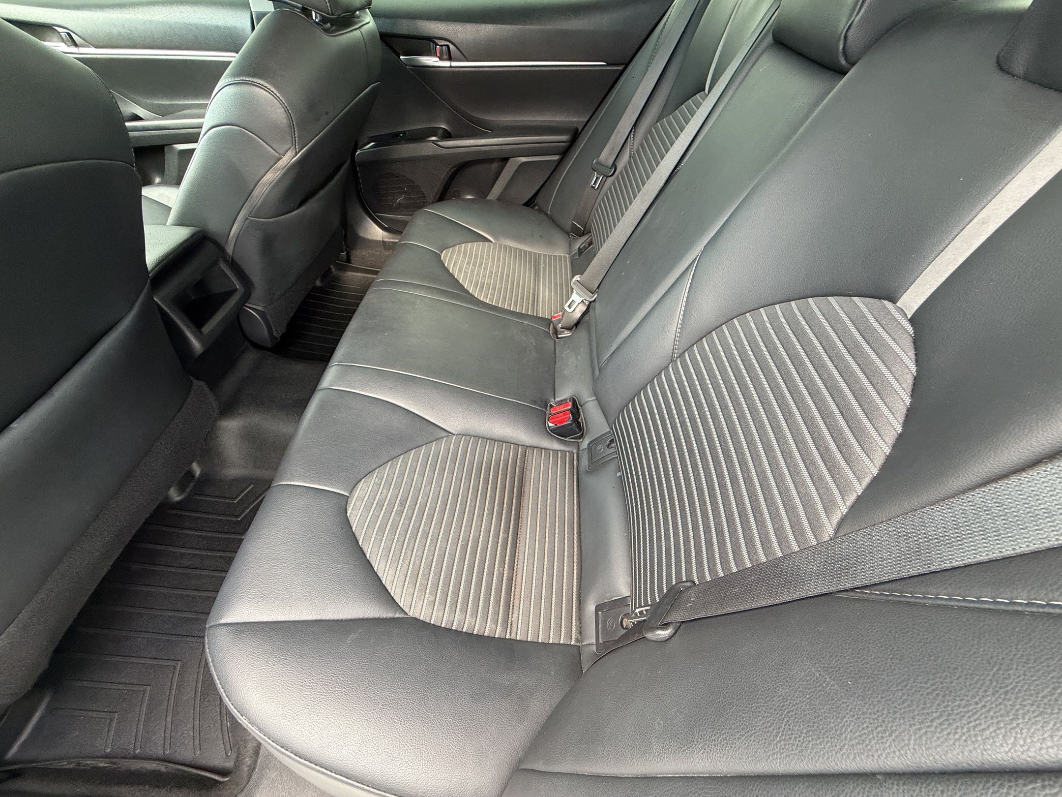 Used 2019 Toyota Camry SE FWD image 25