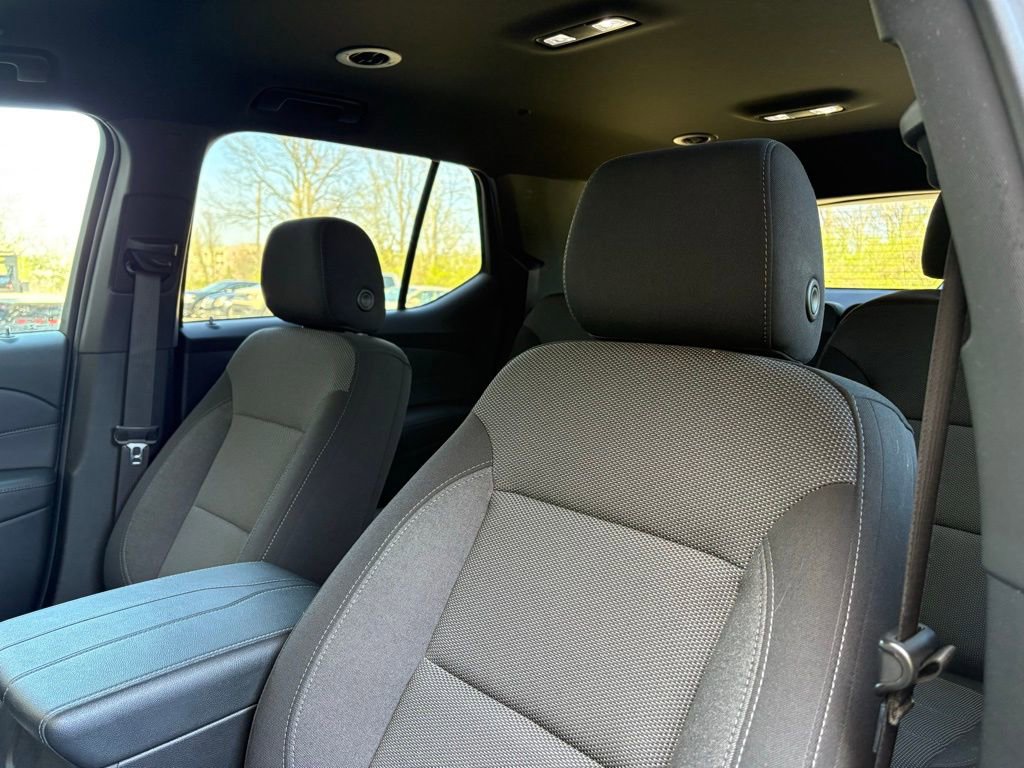 Used 2022 Chevrolet Traverse LT FWD image 19