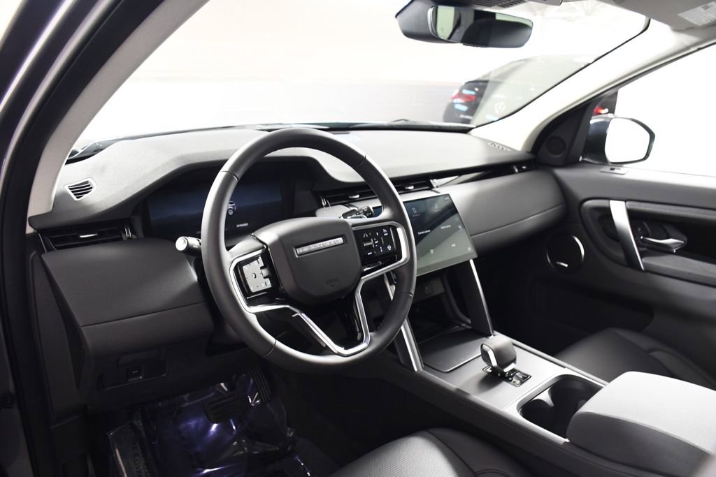 Used 2025 Land Rover Discovery Sport S image 12
