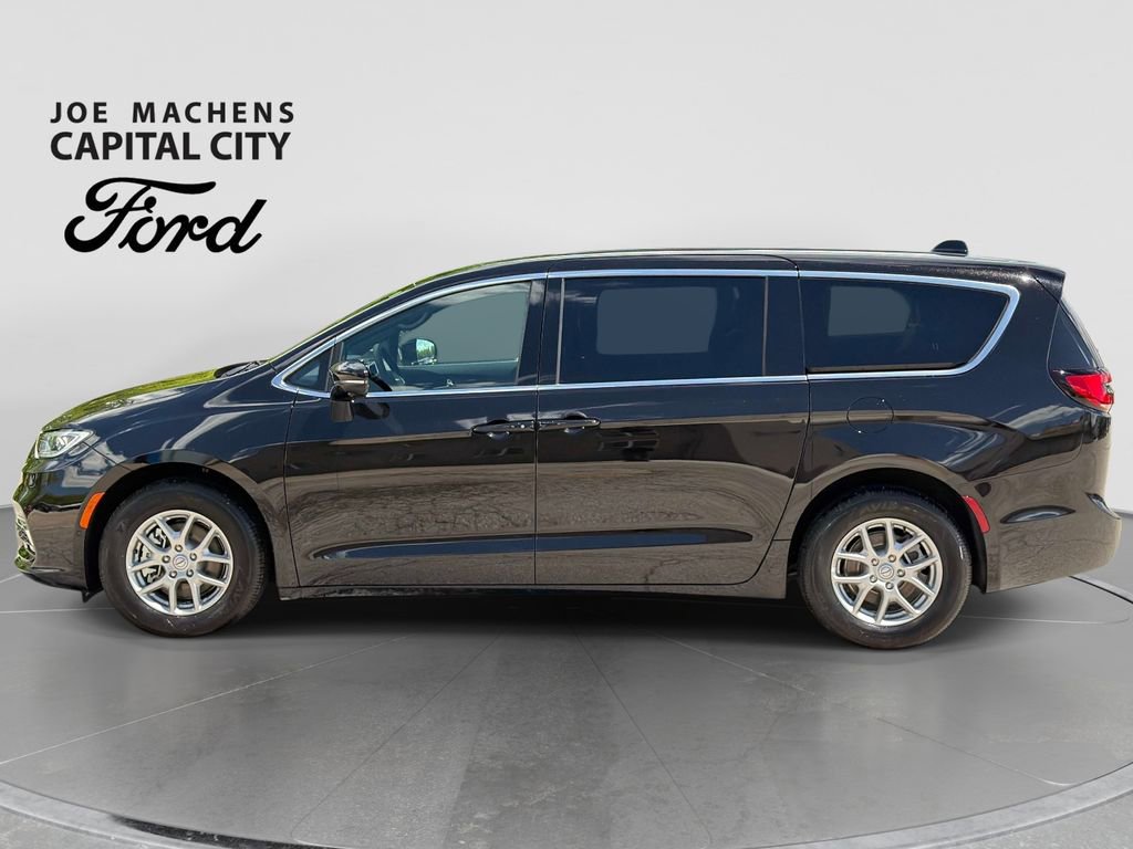 Used 2026 Chrysler Pacifica Select FWD image 8