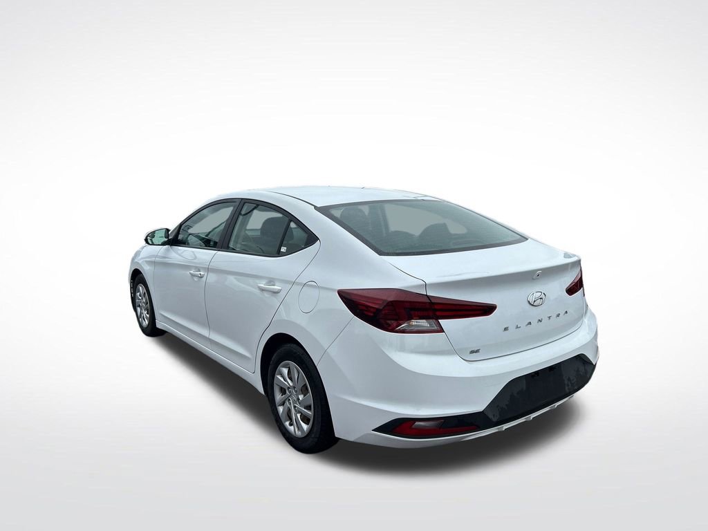 Used 2019 Hyundai Elantra SE w/ Cargo Package FWD image 3