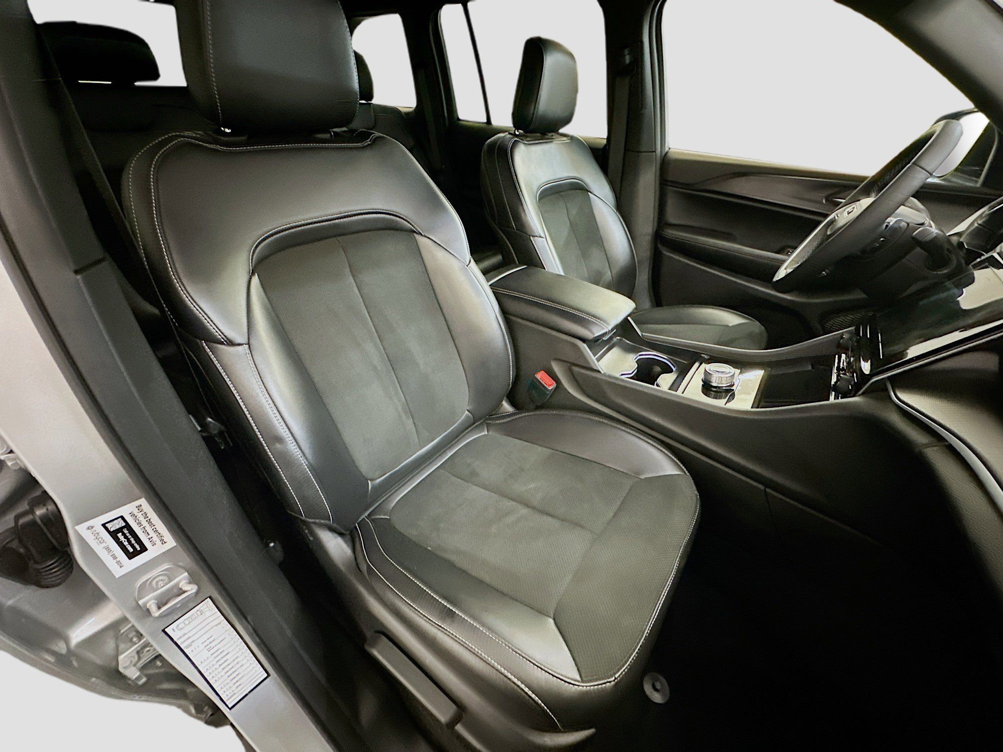 Used 2025 Jeep Grand Cherokee Altitude image 32