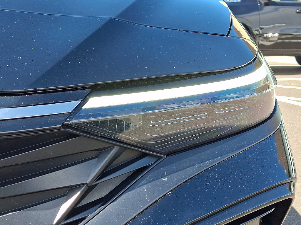 Certified 2025 Hyundai Elantra Limited FWD image 10