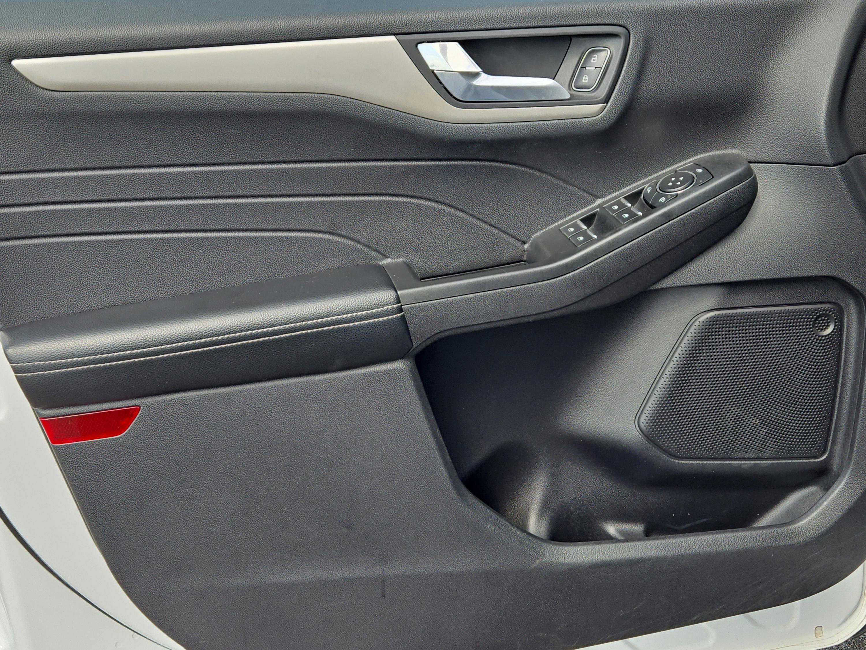 Used 2021 Ford Escape SE image 10