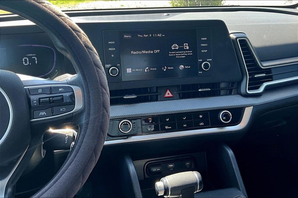 Used 2023 Kia Sportage LX image 4