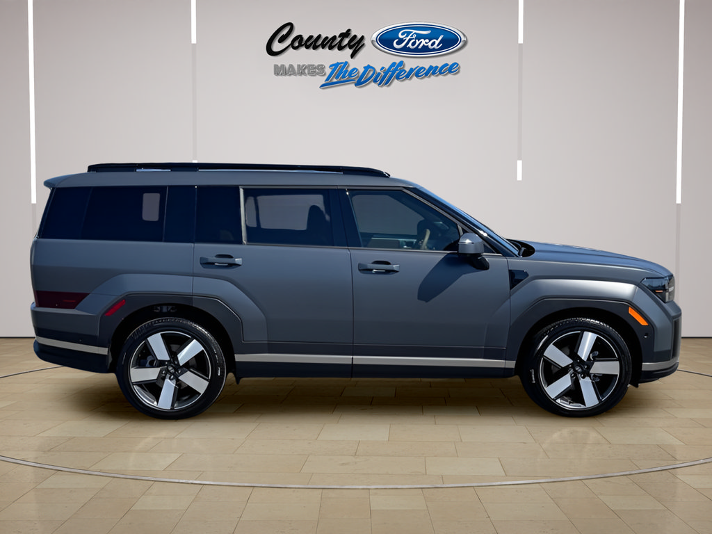 Used 2025 Hyundai Santa Fe Limited AWD/4WD image 24