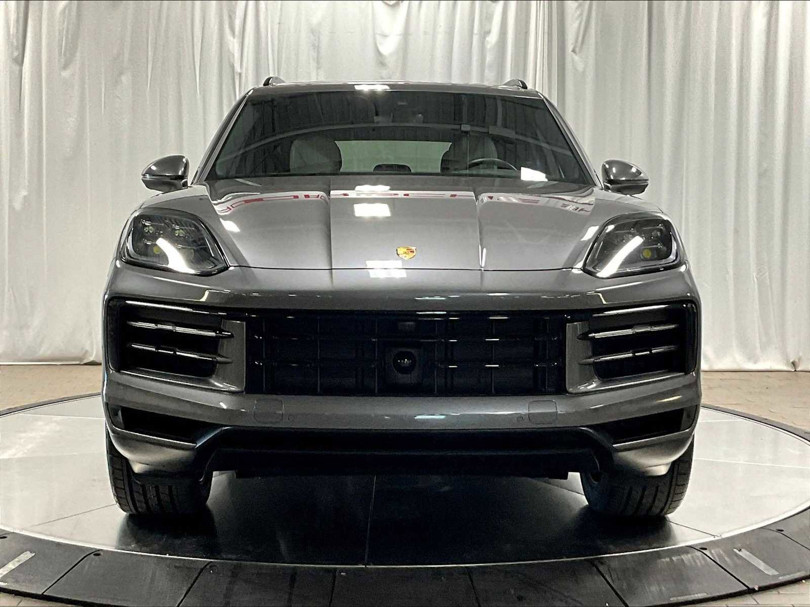 Used 2025 Porsche Cayenne image 12