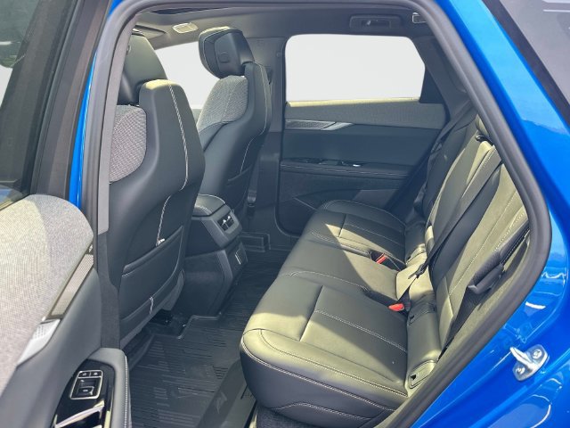 New 2027 Cadillac Optiq Luxury w/ LPO, Floor Liner Package AWD/4WD image 11