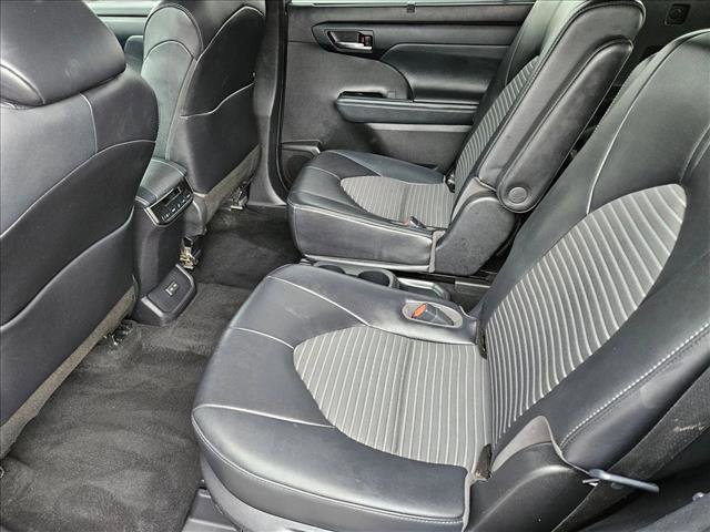 Used 2022 Toyota Highlander XSE image 16
