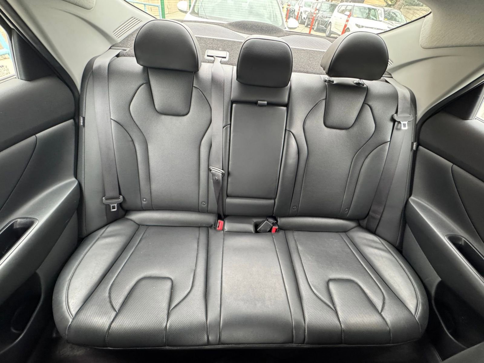 Used 2025 Hyundai Elantra Limited FWD image 41
