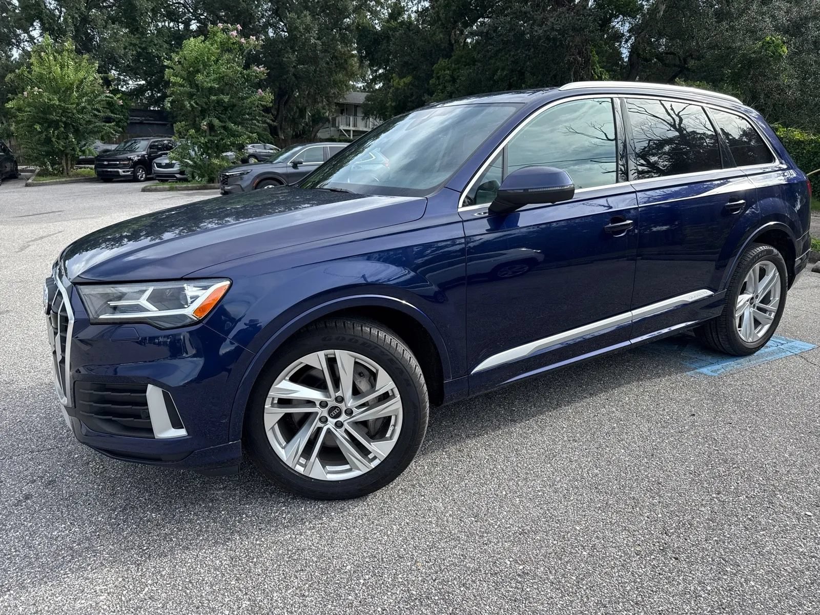 Used 2023 Audi Q7 2.0T Premium w/ Convenience Package AWD/4WD image 3