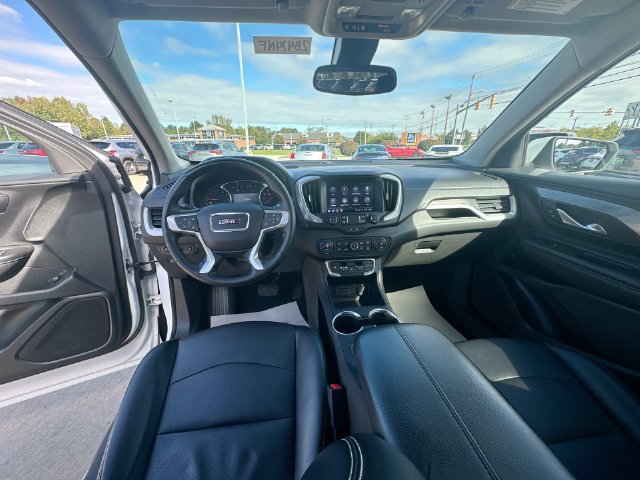 Used 2024 GMC Terrain SLT AWD/4WD image 30