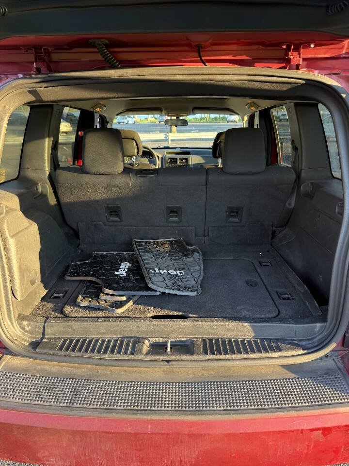Used 2010 Jeep Liberty Sport w/ Popular Equipment Group AWD/4WD image 14