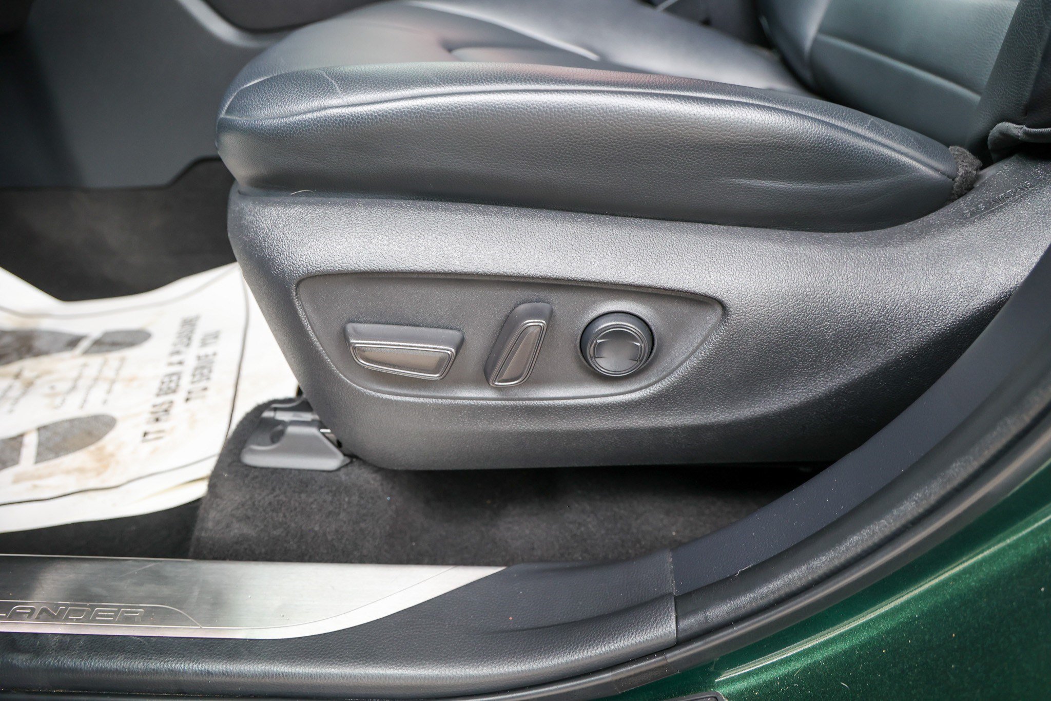 Used 2023 Toyota Highlander XLE FWD image 29