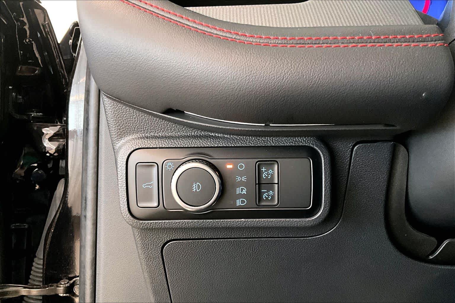 Used 2025 Ford Explorer ST AWD/4WD image 31