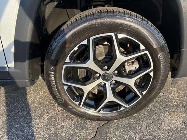 Used 2025 Jeep Compass Limited AWD/4WD image 11