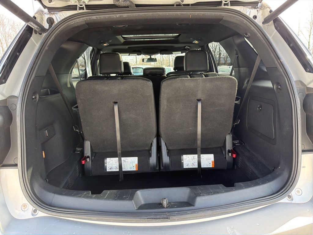 Used 2017 Ford Explorer XLT w/ Equipment Group 202A image 23