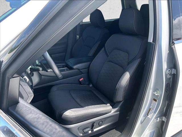 Used 2024 Nissan Pathfinder SV FWD image 27