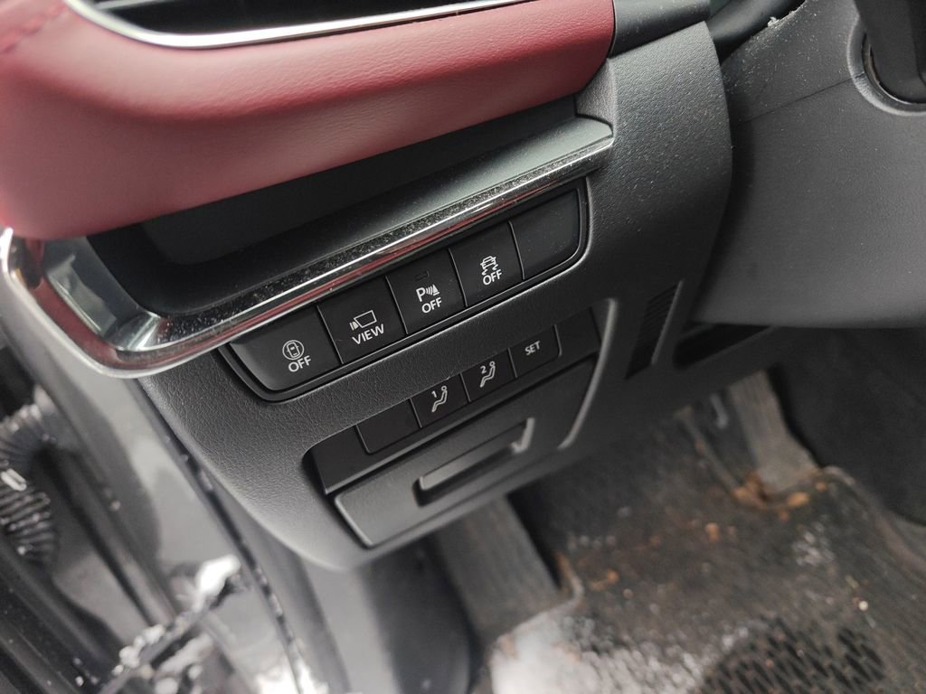 Used 2023 MAZDA MAZDA3 Hatchback w/Premium Plus Pkg image 9
