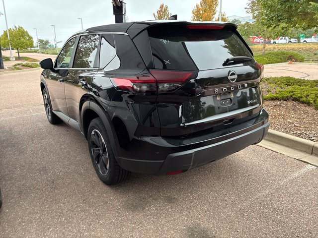 Used 2024 Nissan Rogue SV AWD/4WD image 3