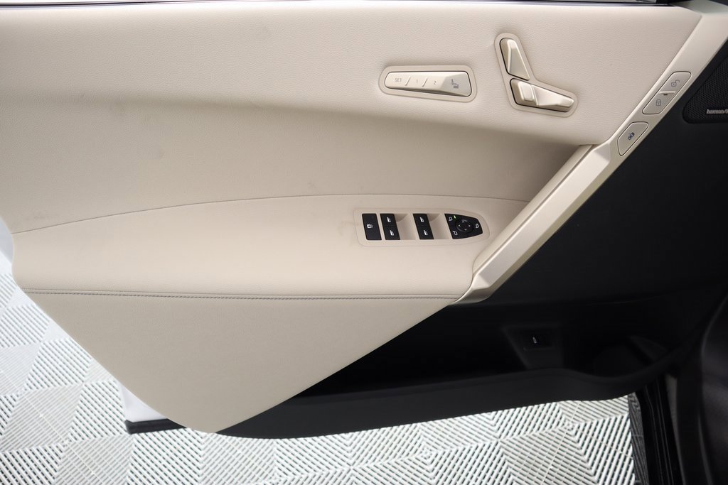 New 2025 BMW iX xDrive50 w/ Premium Package image 16