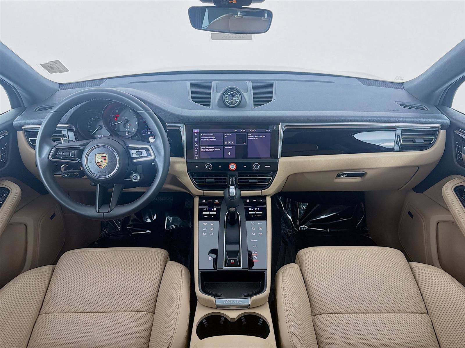 Certified 2025 Porsche Macan image 16