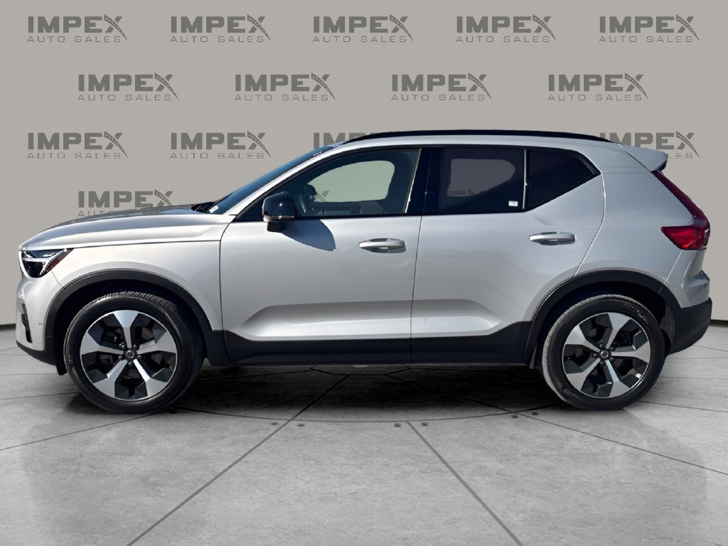 Used 2025 Volvo XC40 B5 Plus AWD/4WD image 2