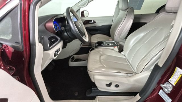 Used 2017 Chrysler Pacifica Limited w/ Advanced Safetytec Group FWD image 12