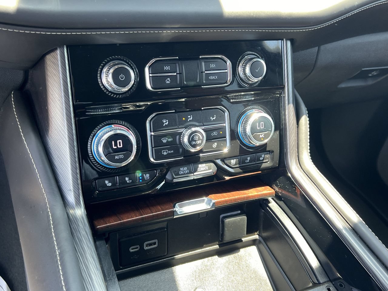 Used 2023 GMC Yukon Denali Ultimate AWD/4WD image 15