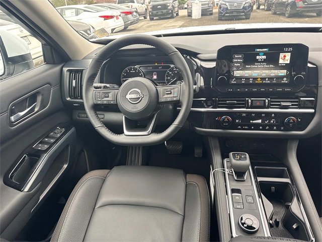 New 2025 Nissan Pathfinder SL image 19