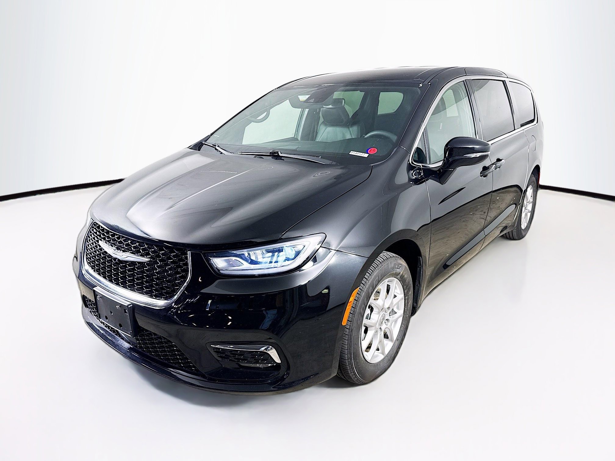 Used 2025 Chrysler Pacifica Select image 4