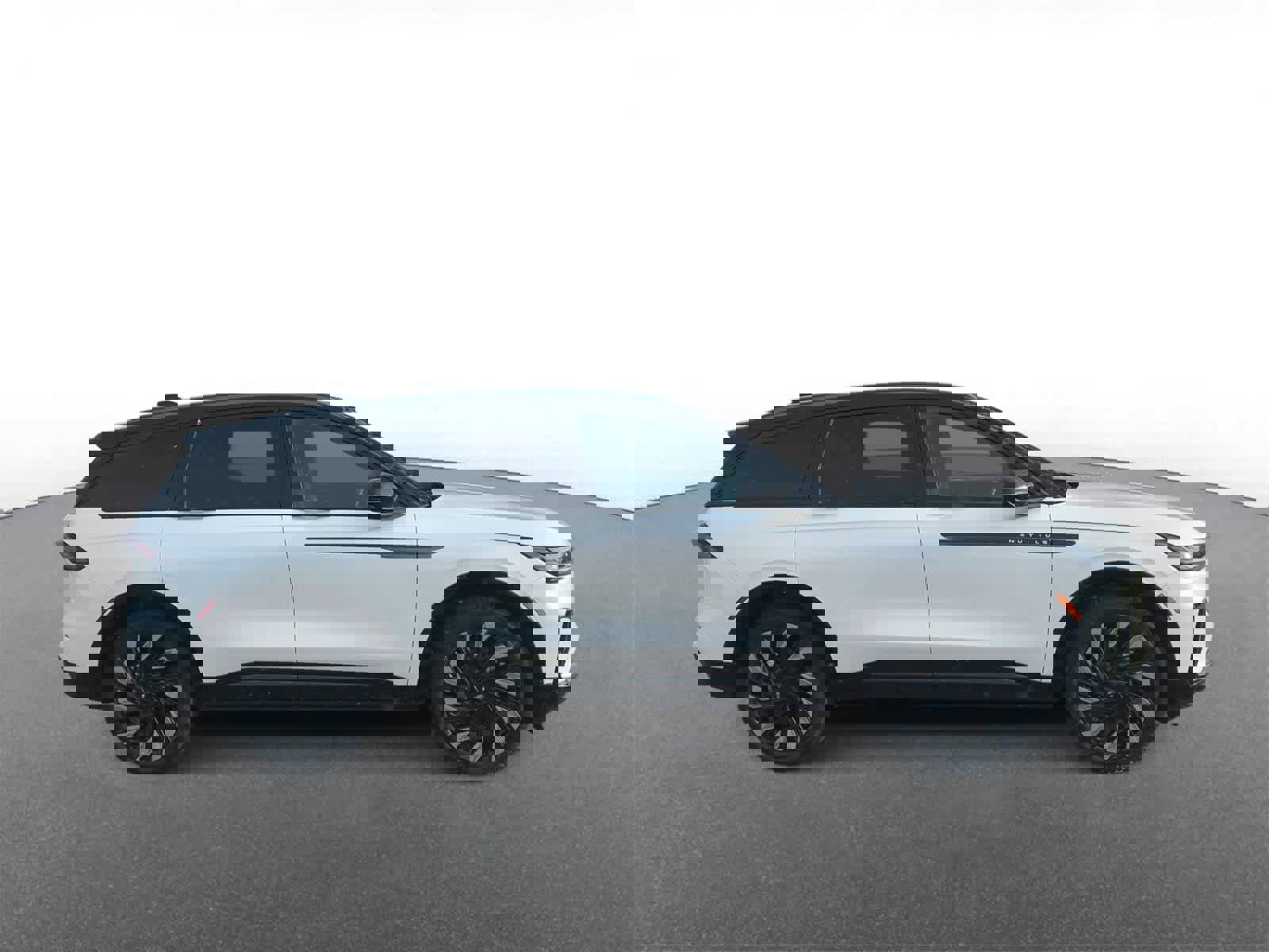 Used 2025 Lincoln Nautilus Reserve w/ Jet Appearance Package image 9